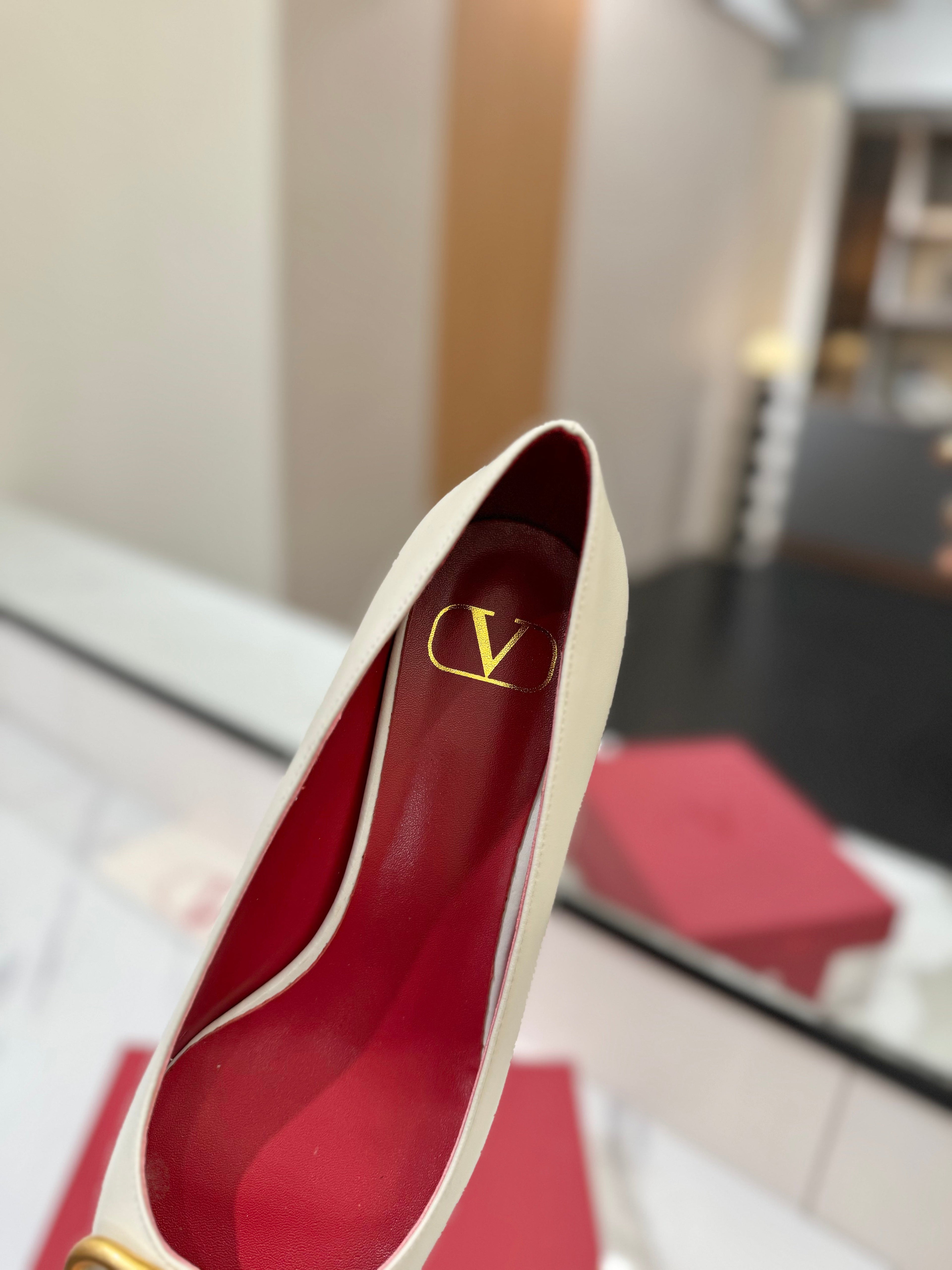 VALENTINO 26S HIGH HEELS 45 MM IN CREAM WHITE SMOOTH CALFSKIN WITH GOLD HARDWARE