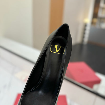 VALENTINO 26S HIGH HEELS 45 MM IN BLACK SMOOTH CALFSKIN WITH GOLD HARDWARE