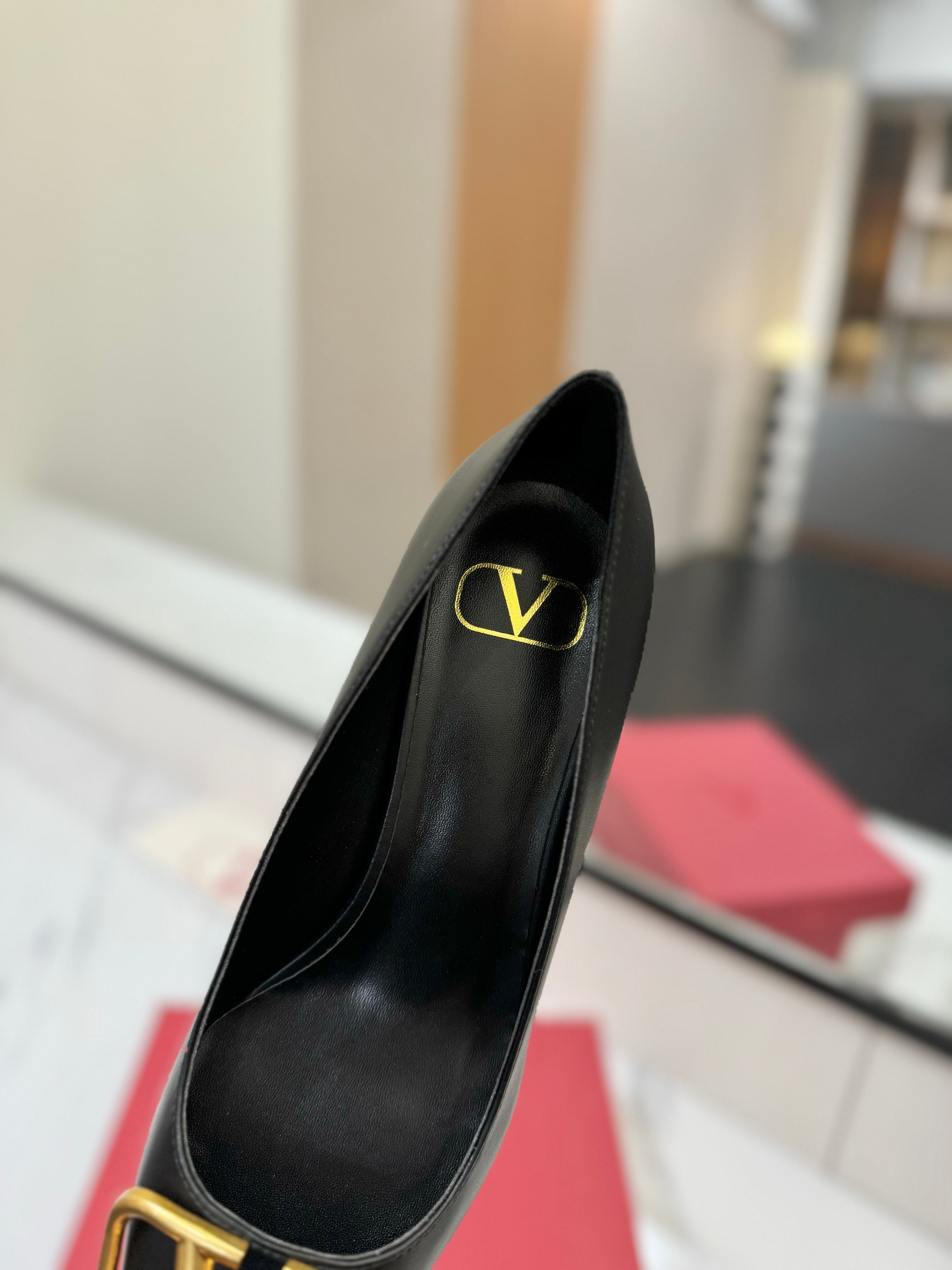 VALENTINO 26S HIGH HEELS 45 MM IN BLACK SMOOTH CALFSKIN WITH GOLD HARDWARE