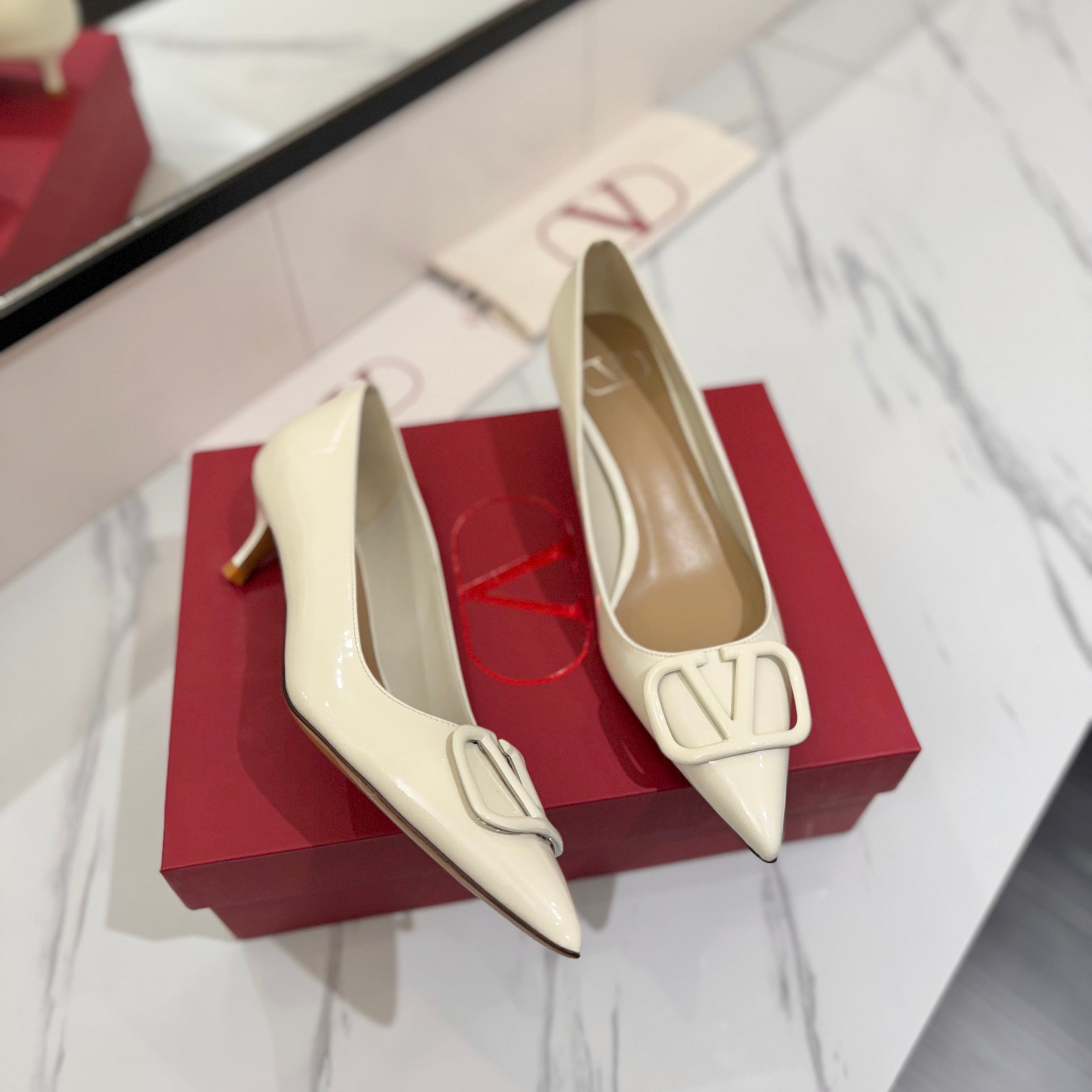 VALENTINO 26S HIGH HEELS 45 MM IN CREAM WHITE PATENT CALFSKIN