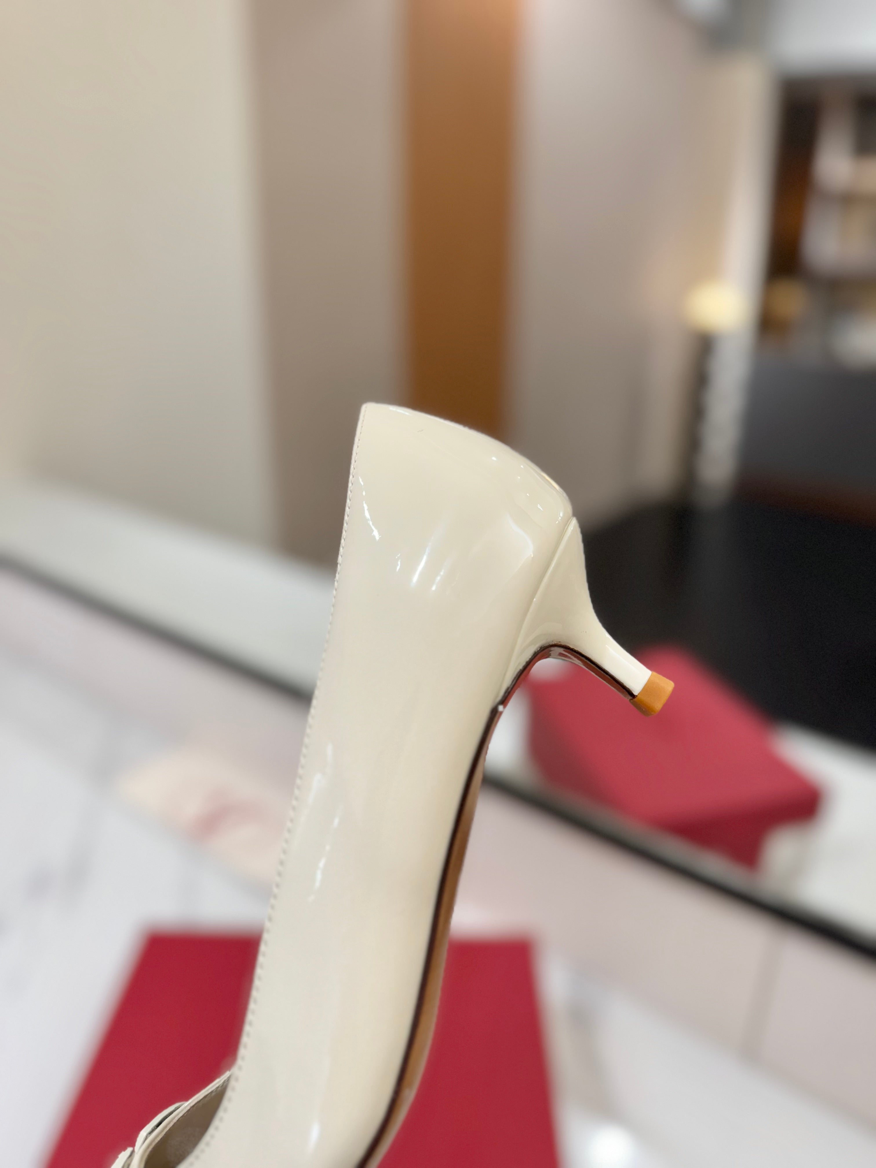 VALENTINO 26S HIGH HEELS 45 MM IN CREAM WHITE PATENT CALFSKIN