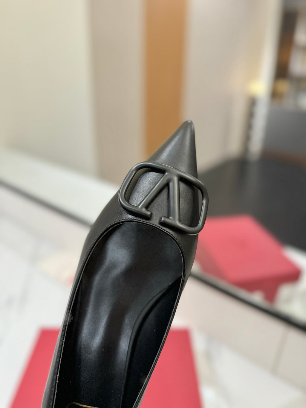 VALENTINO 26S BALLET FLATS IN BLACK SMOOTH CALFSKIN