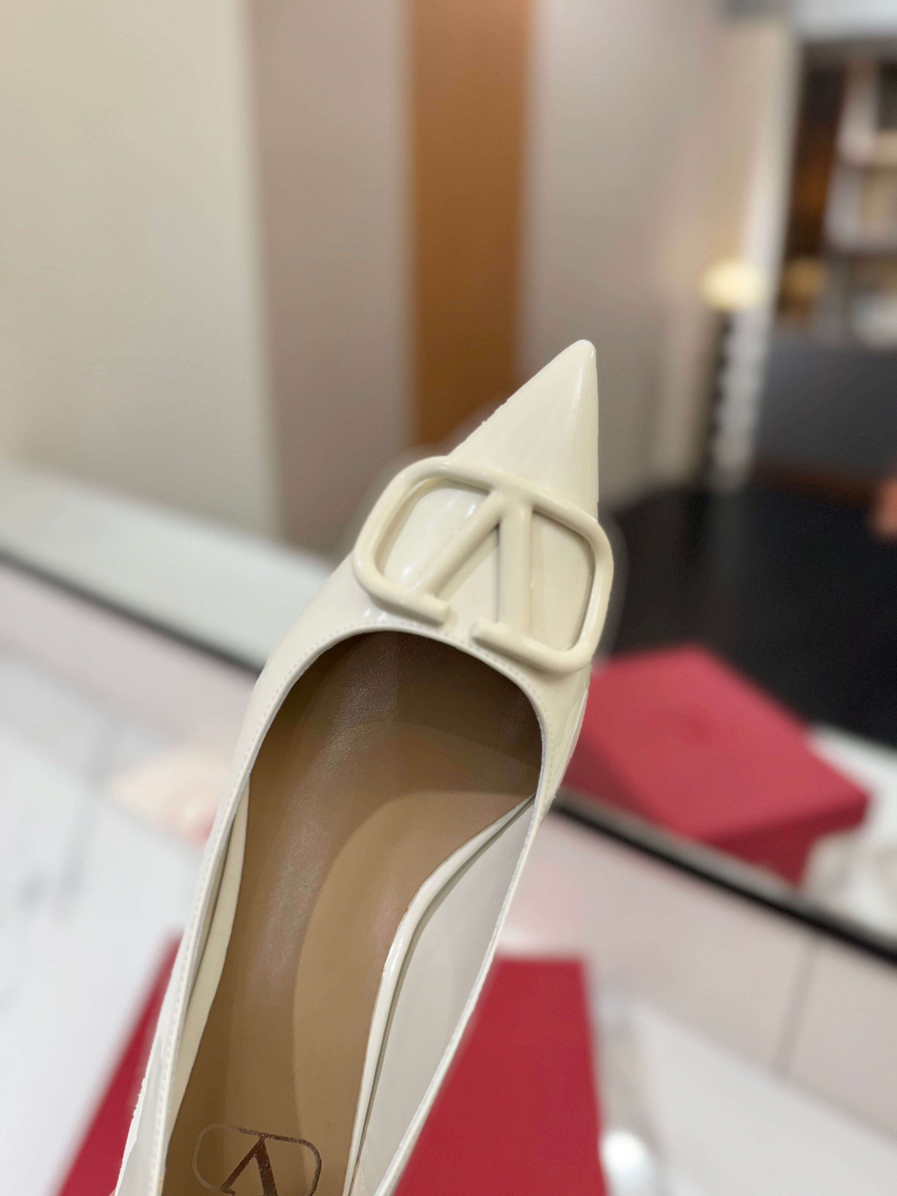 VALENTINO 26S BALLET FLATS IN WHITE PATENT CALFSKIN