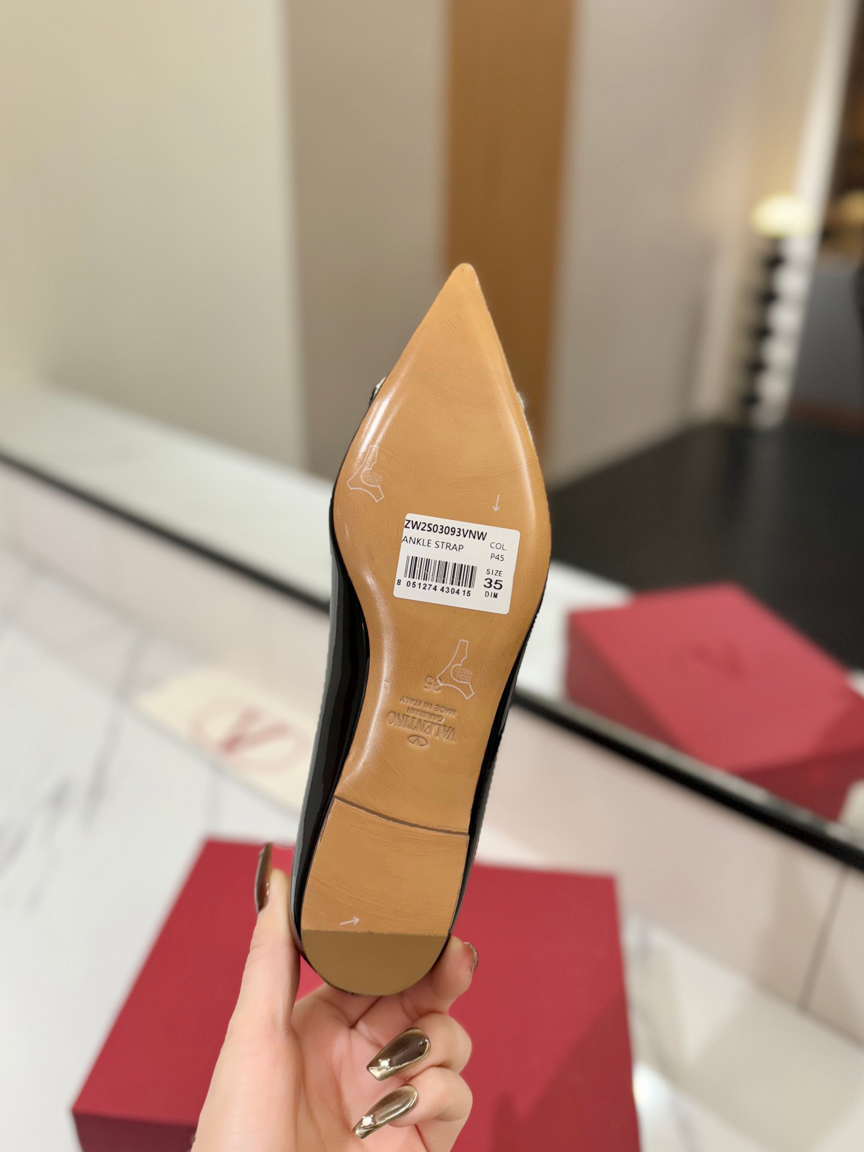 VALENTINO 26S BALLET FLATS IN BLACK PATENT CALFSKIN