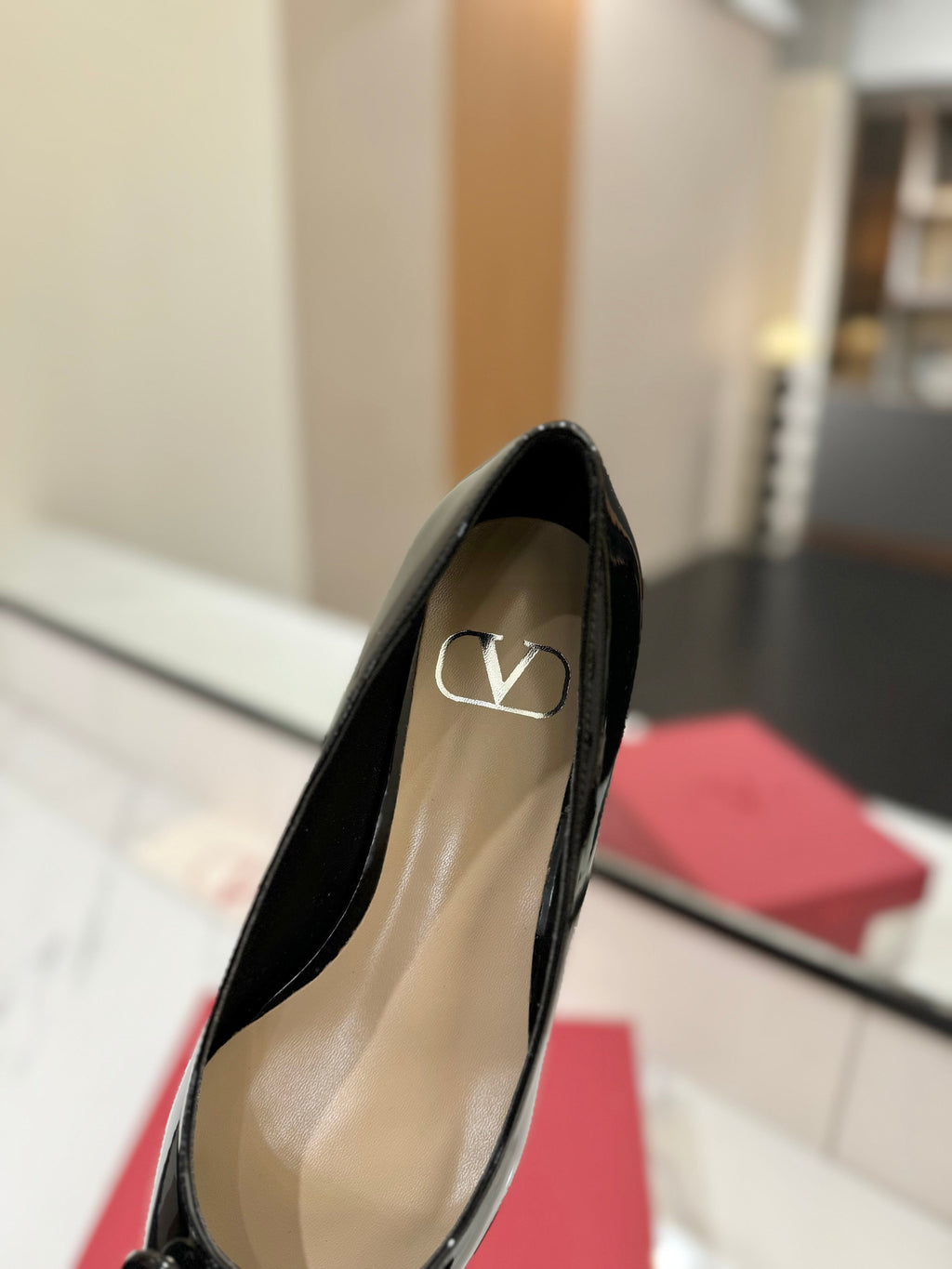 VALENTINO 26S BALLET FLATS IN BLACK PATENT CALFSKIN