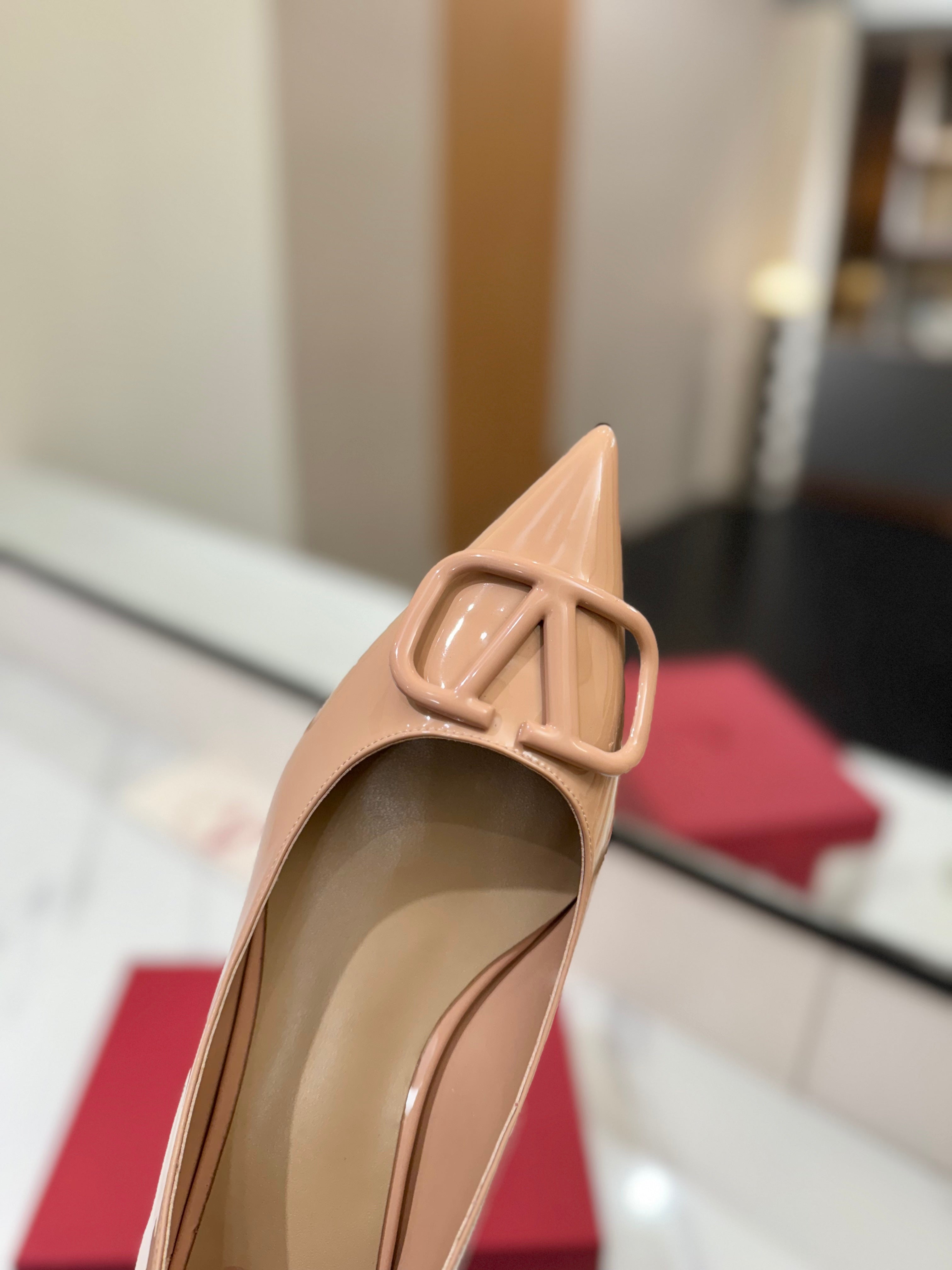 VALENTINO 26S BALLET FLATS IN NUDE PATENT CALFSKIN