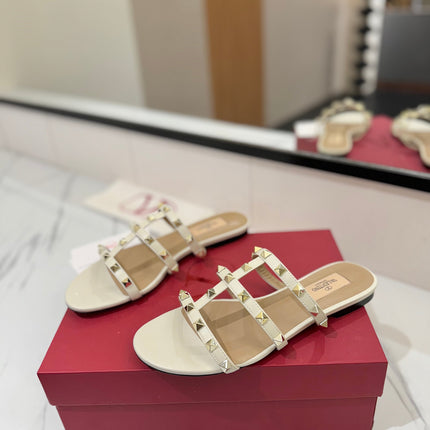 VALENTINO 26S SANDALS IN CREAM WHITE CALFSKIN WITH GOLD STUDS