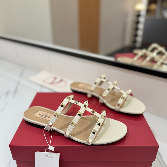 VALENTINO 26S SANDALS IN CREAM WHITE CALFSKIN WITH GOLD STUDS