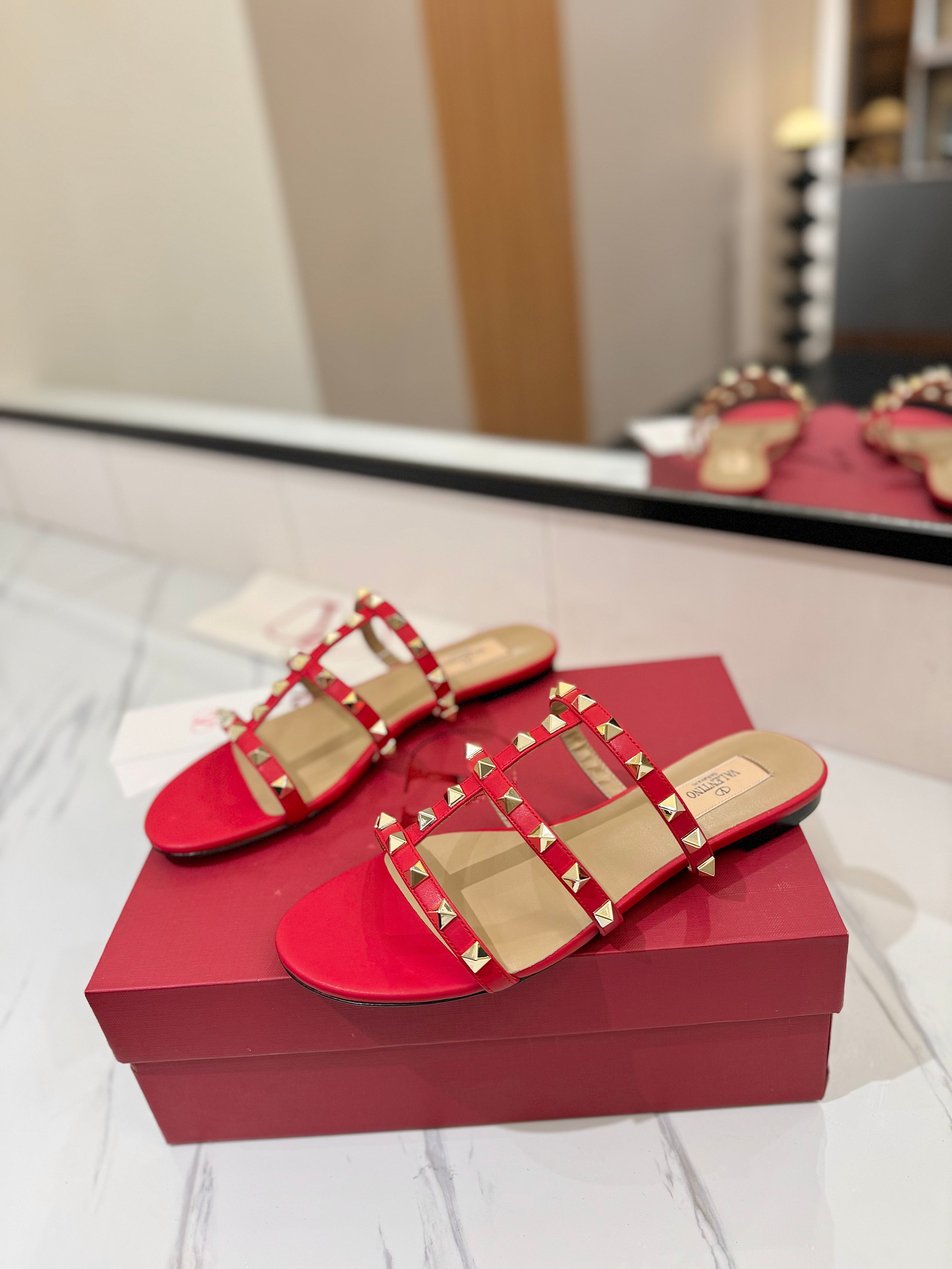 VALENTINO 26S SANDALS IN RED CALFSKIN WITH GOLD STUDS
