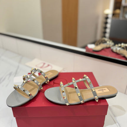 VALENTINO 26S SANDALS IN LIGHT GREY PATENT CALFSKIN WITH GOLD STUDS