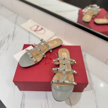 VALENTINO 26S SANDALS IN LIGHT GREY PATENT CALFSKIN WITH GOLD STUDS