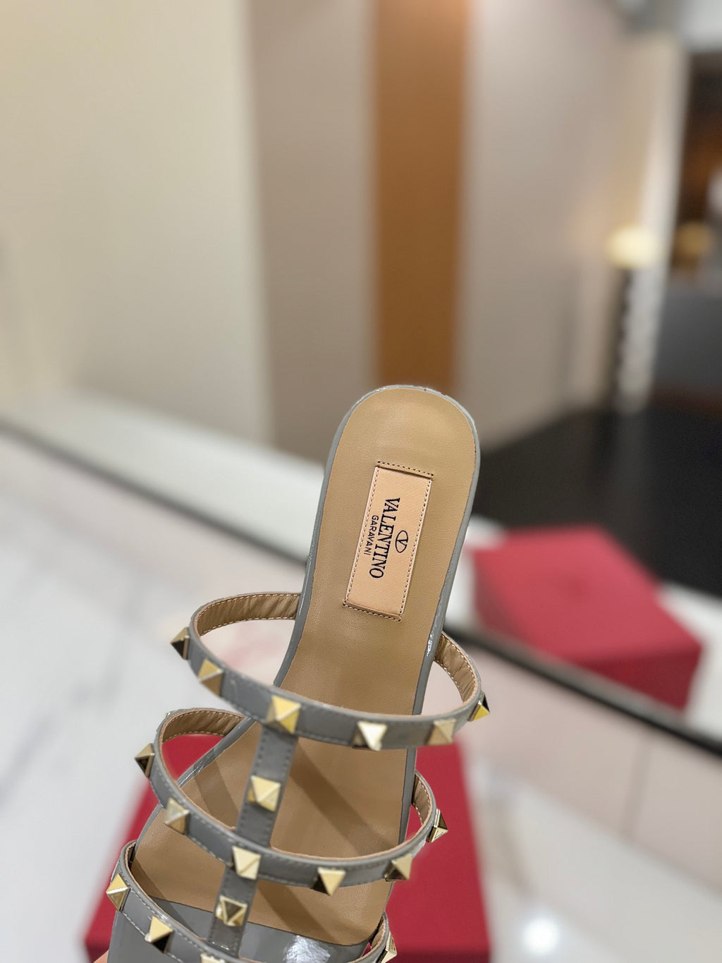 VALENTINO 26S SANDALS IN LIGHT GREY PATENT CALFSKIN WITH GOLD STUDS