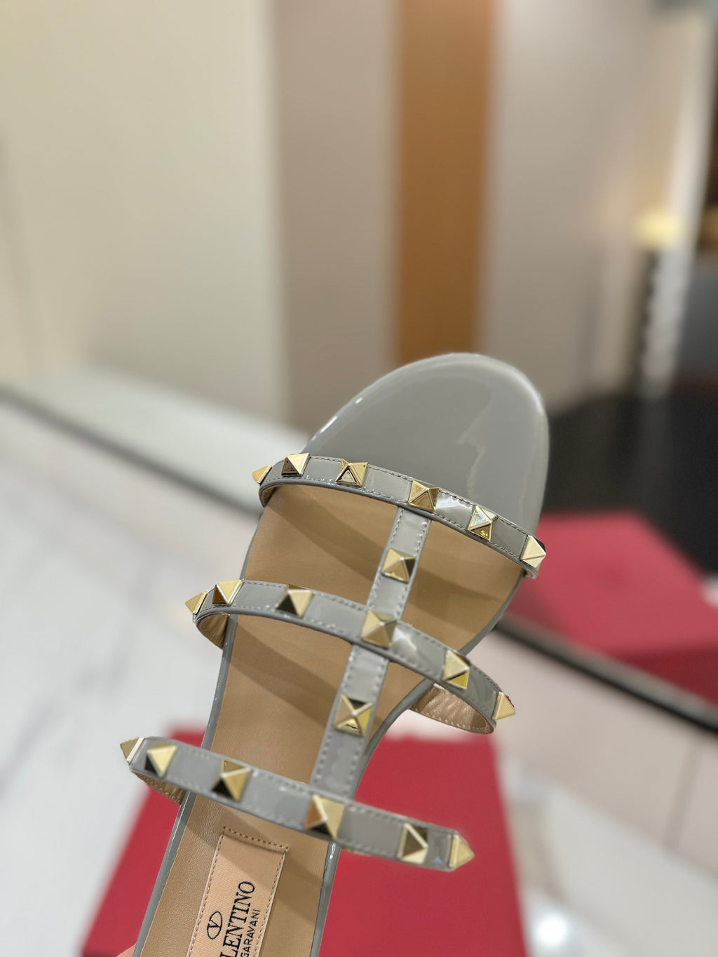 VALENTINO 26S SANDALS IN LIGHT GREY PATENT CALFSKIN WITH GOLD STUDS