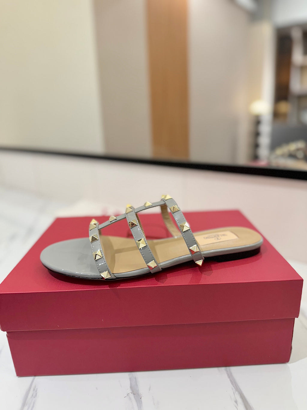 VALENTINO 26S SANDALS IN LIGHT GREY PATENT CALFSKIN WITH GOLD STUDS