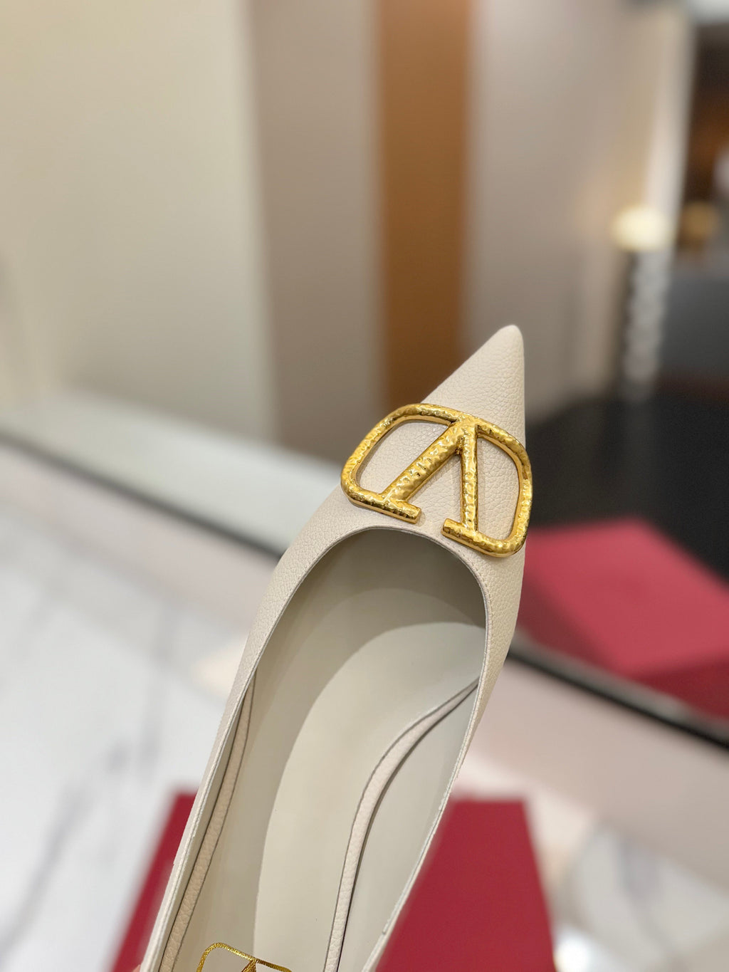 VALENTINO 26S BALLET FLATS IN WHITE GRAINED CALFSKIN WITH GOLD HARDWARE