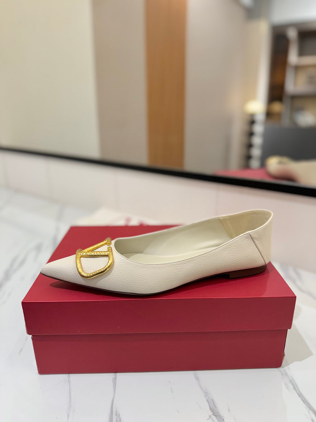 VALENTINO 26S BALLET FLATS IN WHITE GRAINED CALFSKIN WITH GOLD HARDWARE