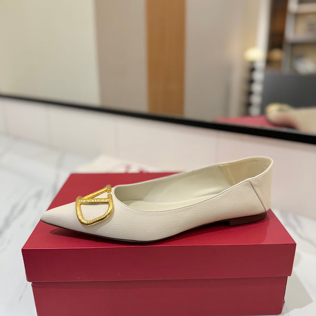 VALENTINO 26S BALLET FLATS IN WHITE GRAINED CALFSKIN WITH GOLD HARDWARE