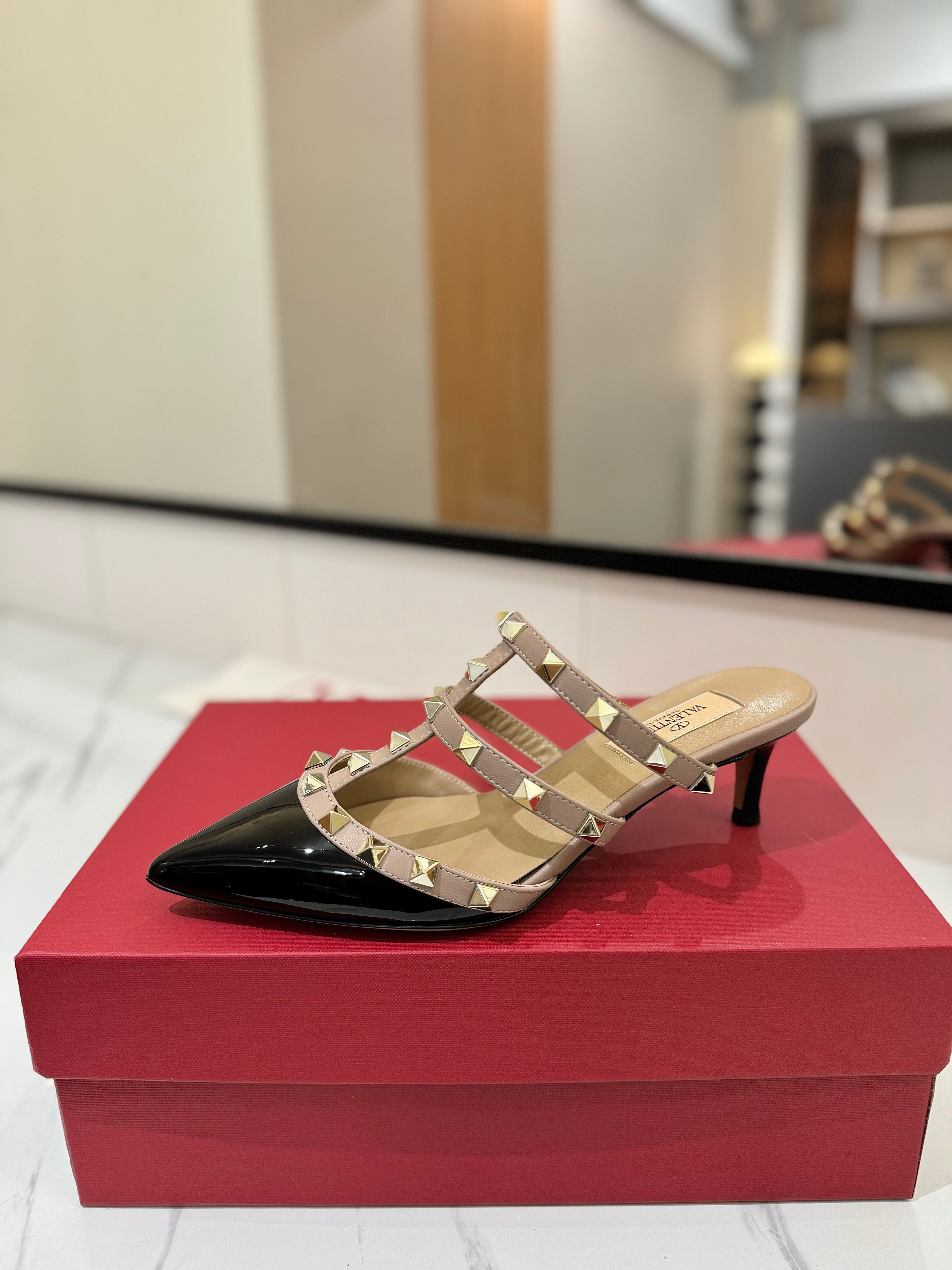 VALENTINO 26S STUDDED HEELED MULES 50 MM IN BLACK PATENT CALFSKIN