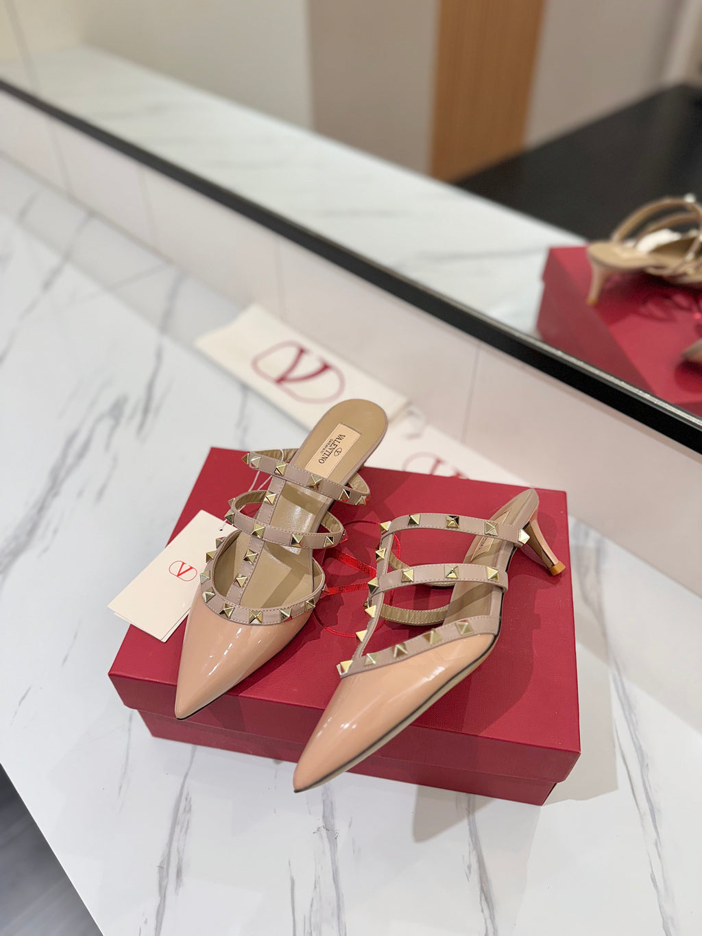 VALENTINO 26S STUDDED HEELED MULES 50 MM IN BEIGE PINK PATENT CALFSKIN