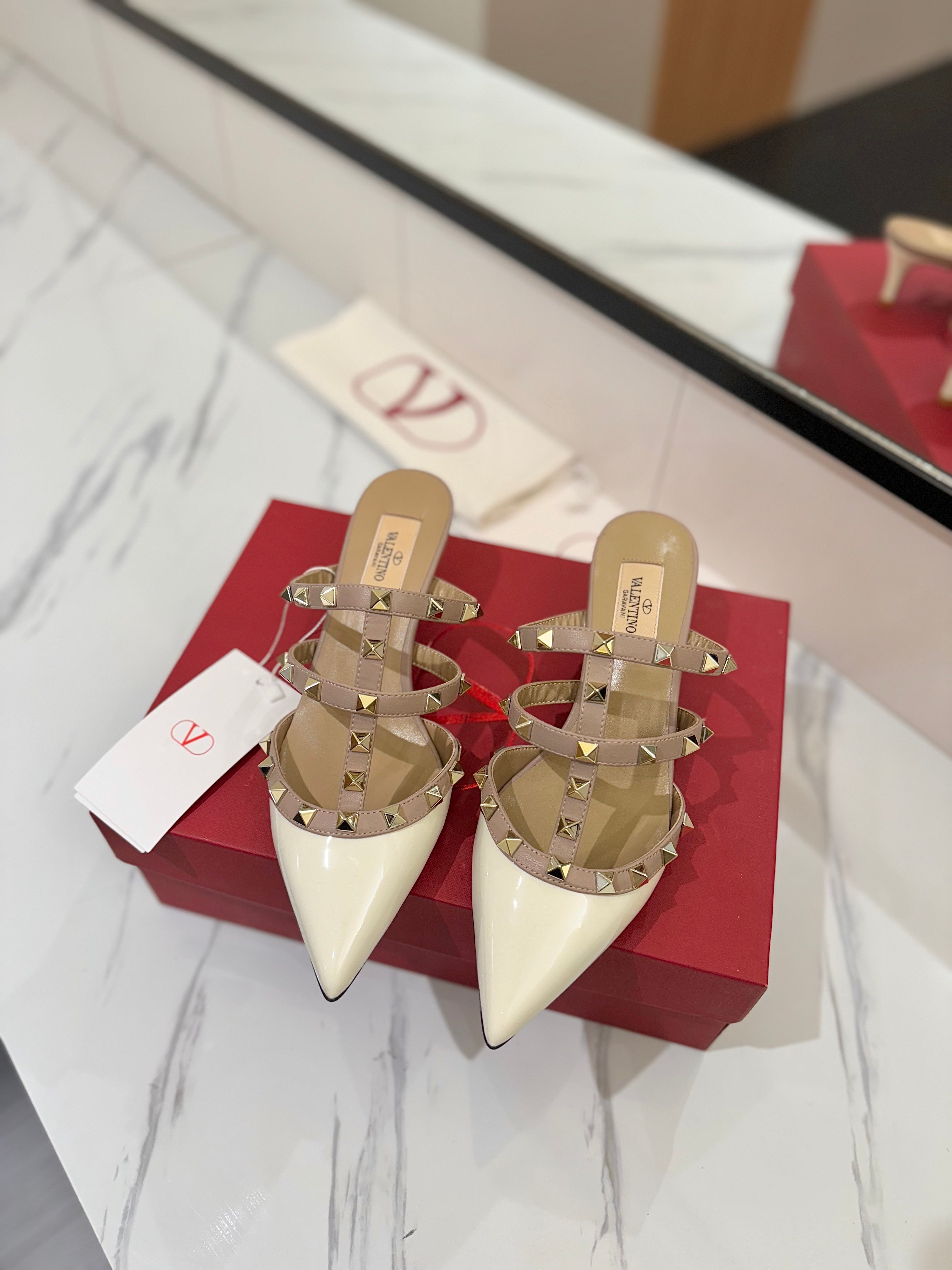 VALENTINO 26S STUDDED HEELED MULES 50 MM IN WHITE PATENT CALFSKIN