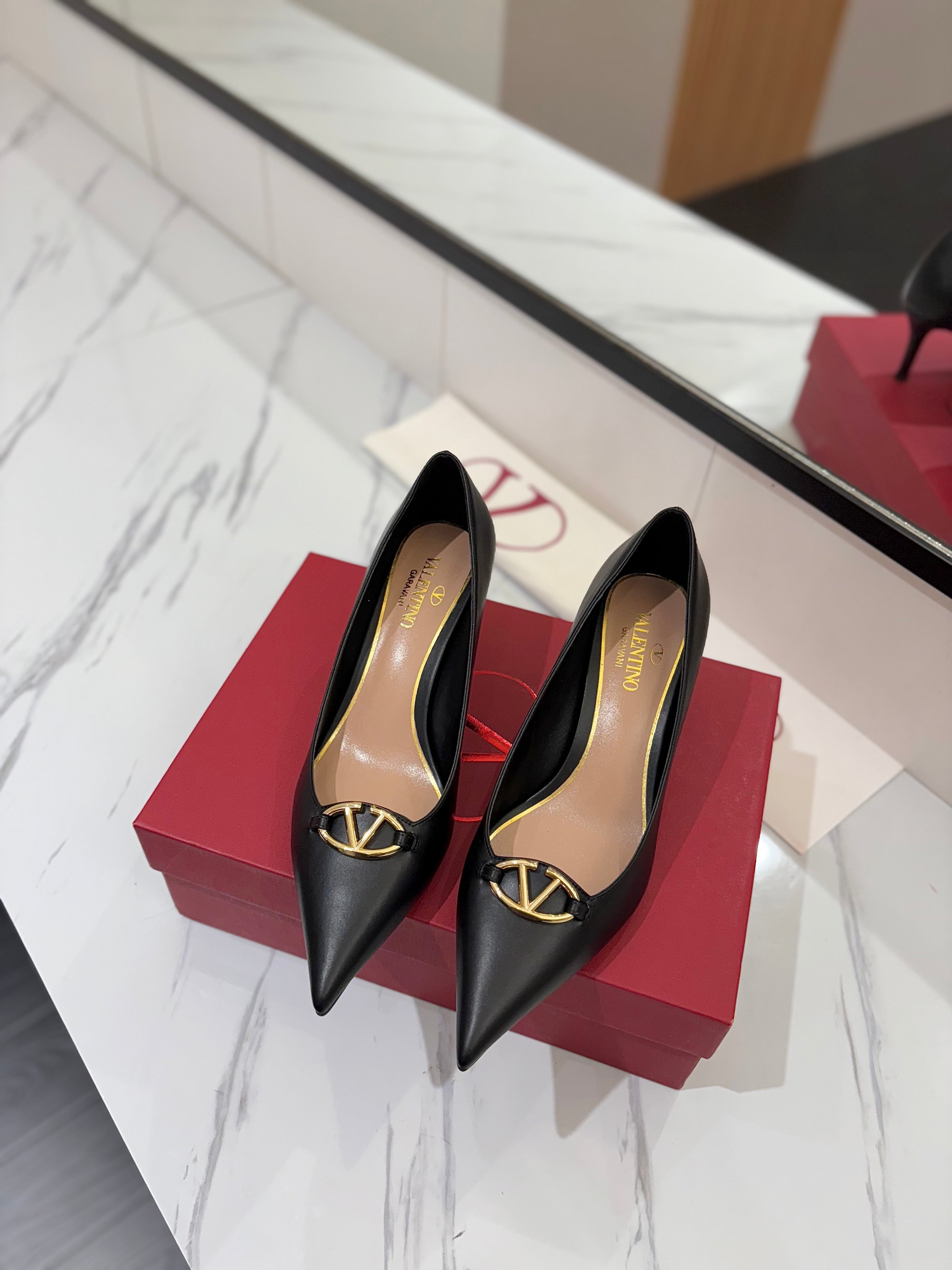 VALENTINO 26S POINTED-TOE PUMPS 65 MM IN BLACK SMOOTH CALFSKIN