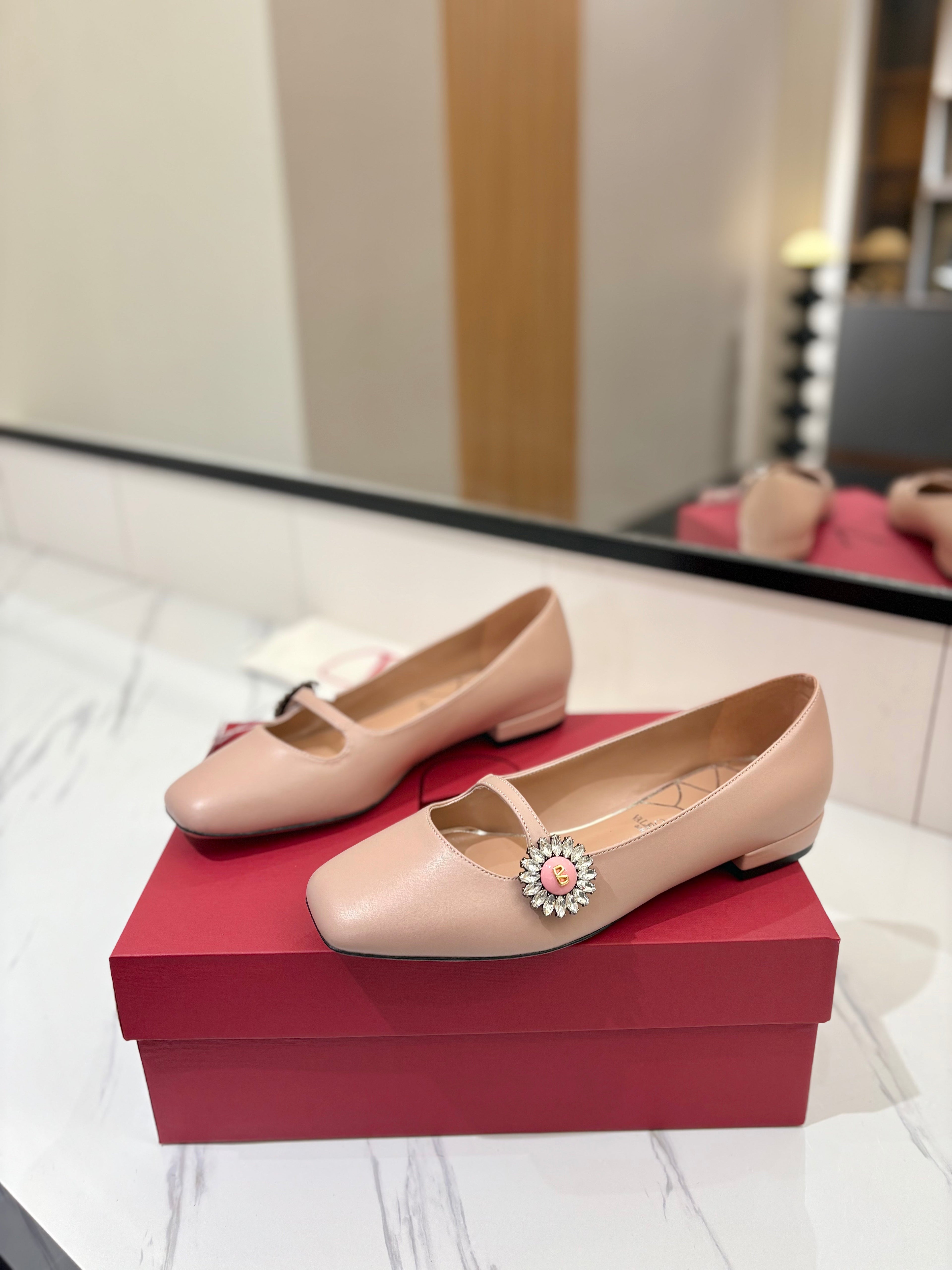 VALENTINO 26S MARY JANE FLATS IN NUDE PINK CALFSKIN WITH CRYSTAL FLOWER