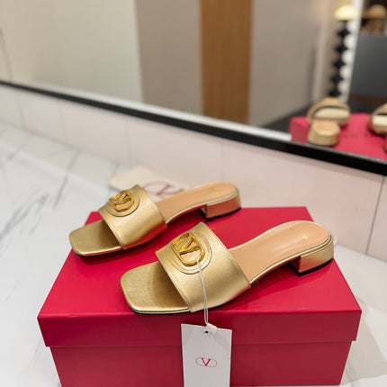 VALENTINO 26S SANDALS IN GOLD SMOOTH CALFSKIN WITH GOLD HARDWARE