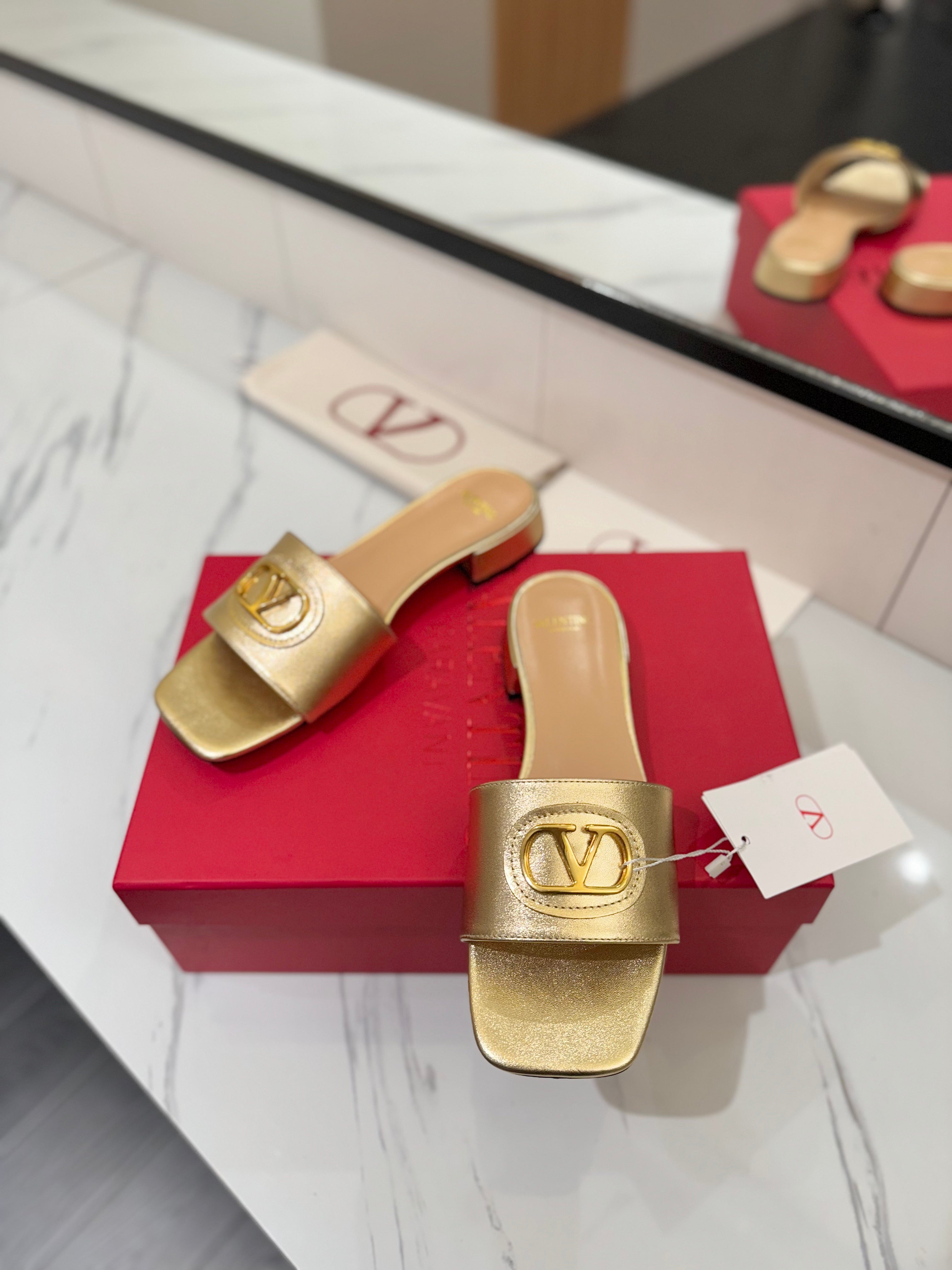 VALENTINO 26S SANDALS IN GOLD SMOOTH CALFSKIN WITH GOLD HARDWARE
