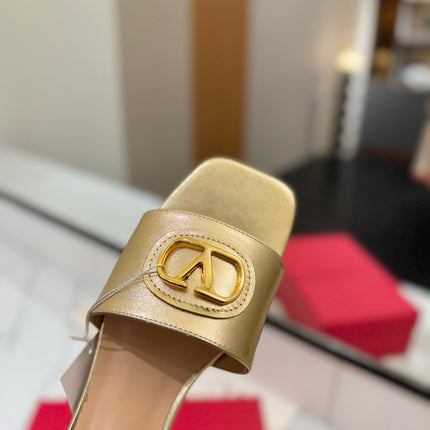 VALENTINO 26S SANDALS IN GOLD SMOOTH CALFSKIN WITH GOLD HARDWARE
