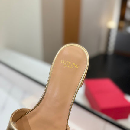 VALENTINO 26S SANDALS IN GOLD SMOOTH CALFSKIN WITH GOLD HARDWARE