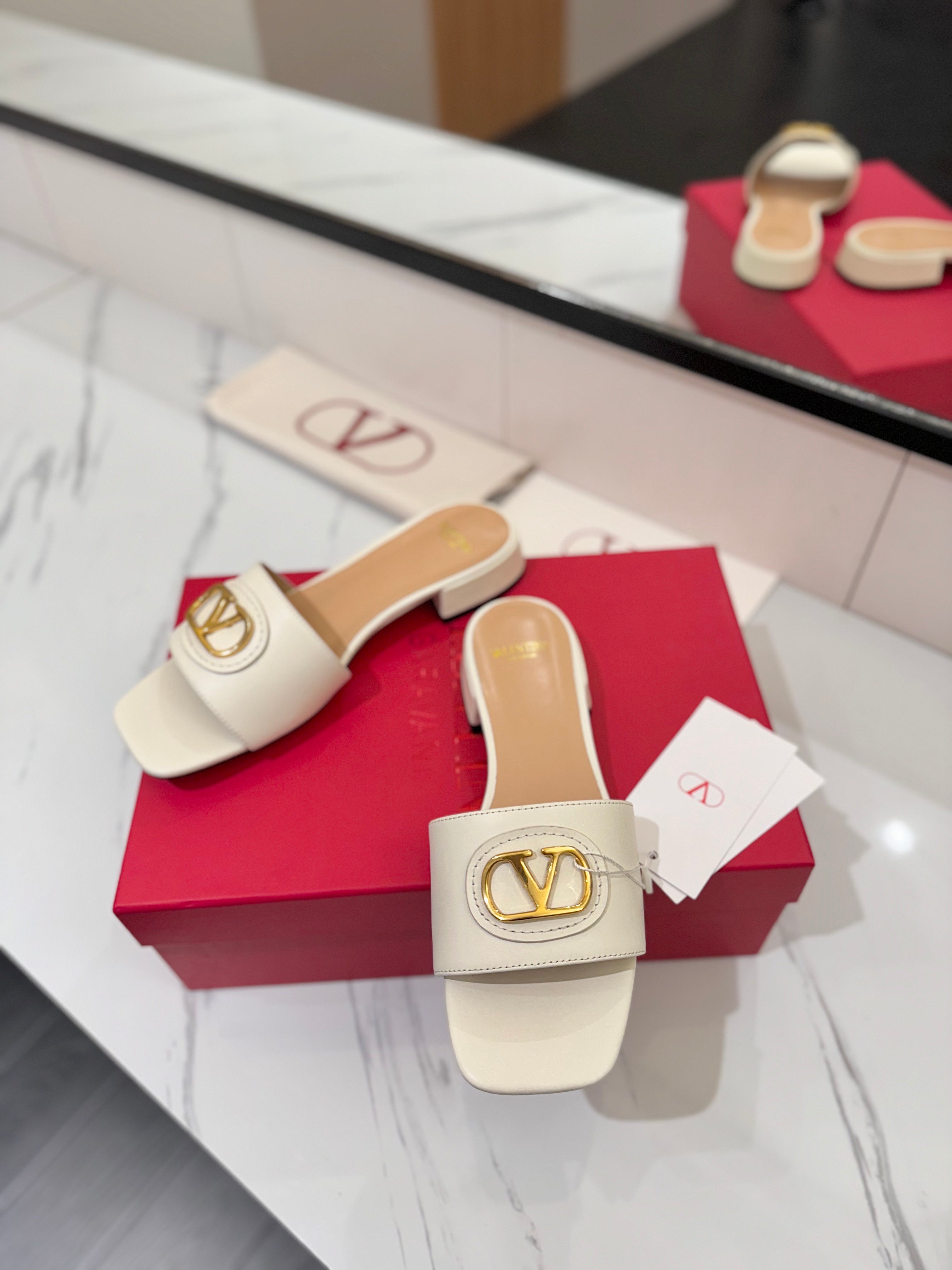 VALENTINO 26S SANDALS IN WHITE SMOOTH CALFSKIN WITH GOLD HARDWARE