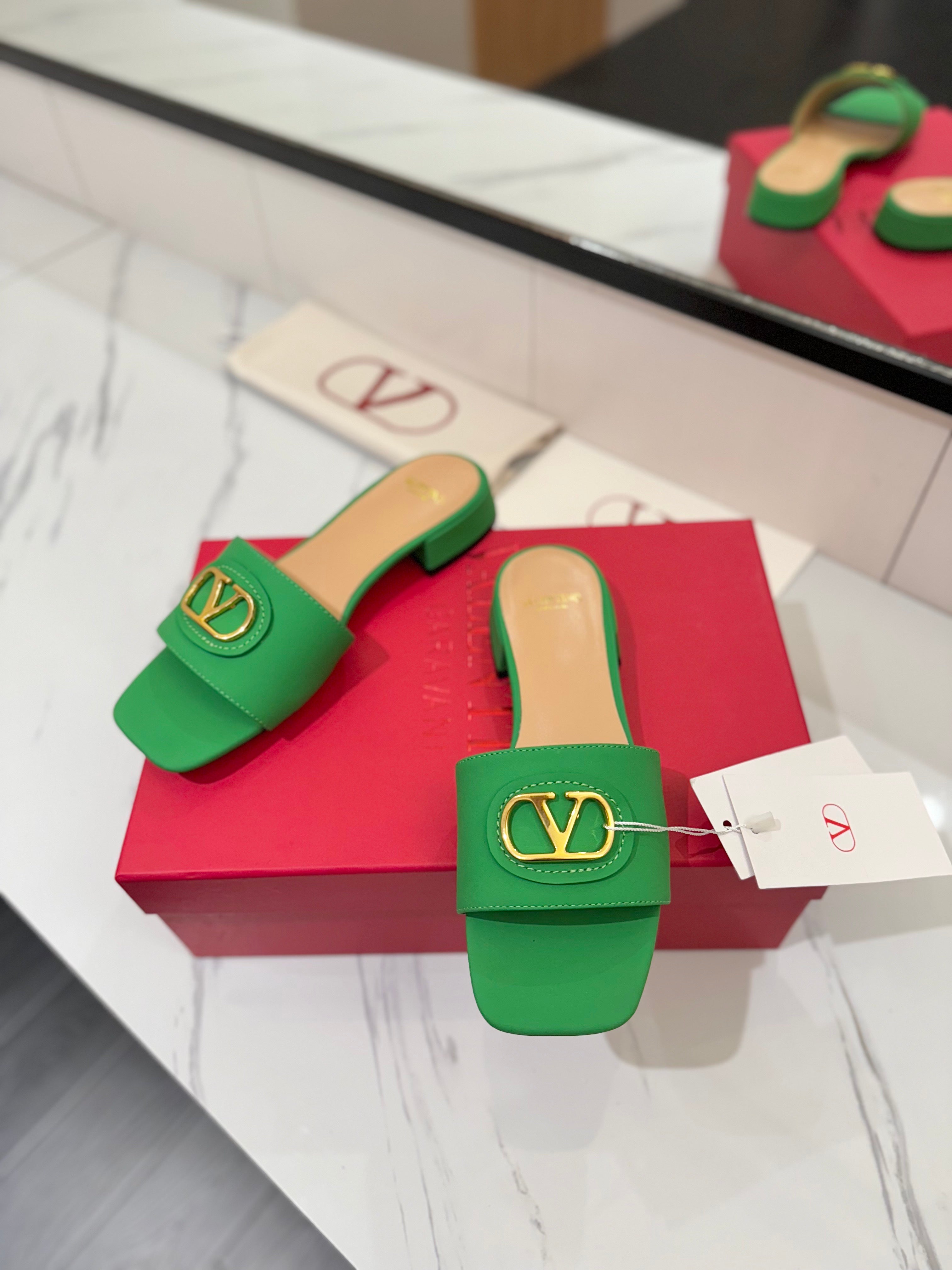 VALENTINO 26S SANDALS IN GREEN SMOOTH CALFSKIN WITH GOLD HARDWARE