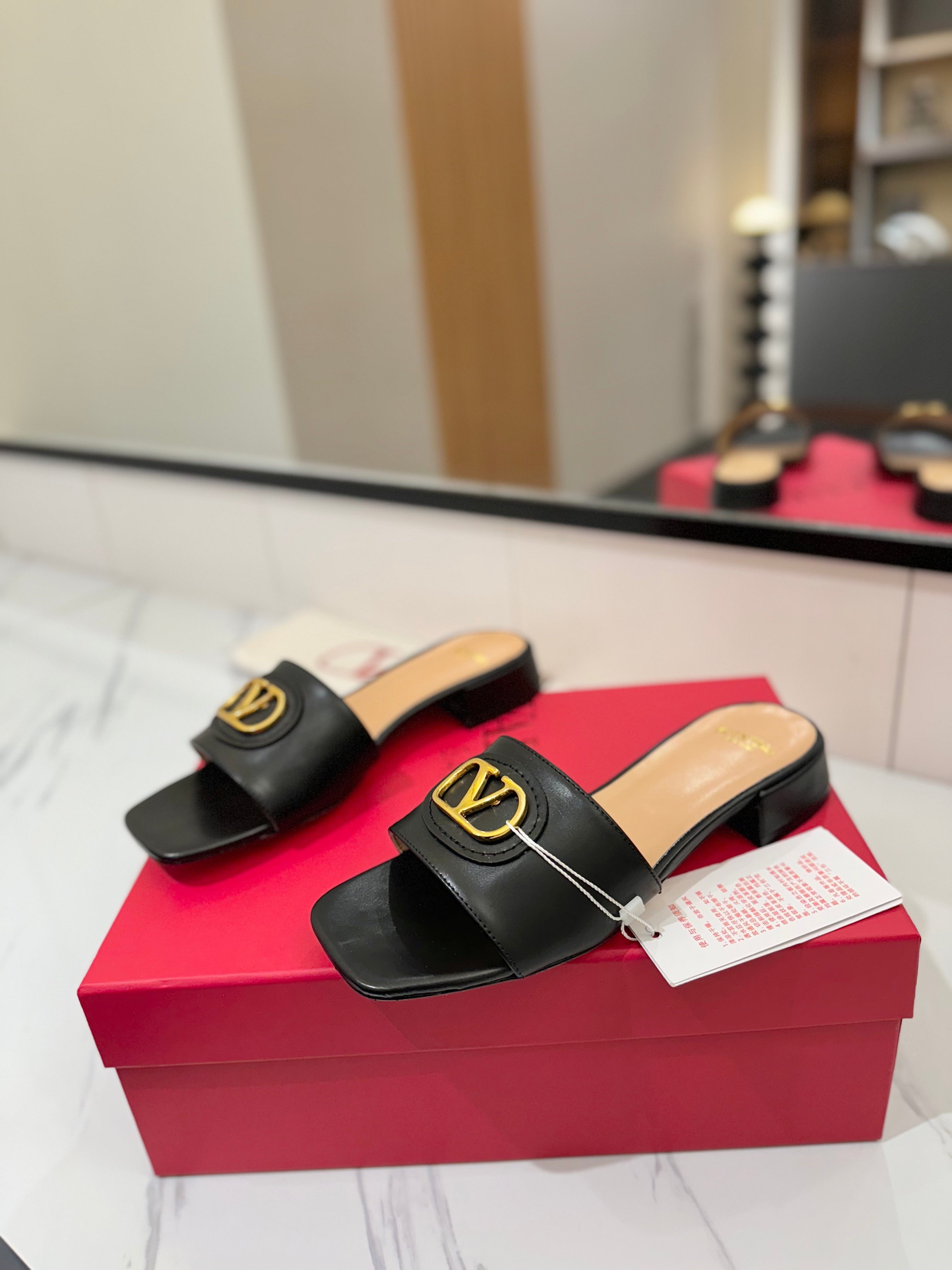 VALENTINO 26S SANDALS IN BLACK SMOOTH CALFSKIN WITH GOLD HARDWARE