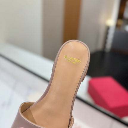 VALENTINO 26S SANDALS IN BEIGE SMOOTH CALFSKIN WITH GOLD HARDWARE