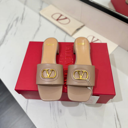 VALENTINO 26S SANDALS IN BEIGE SMOOTH CALFSKIN WITH GOLD HARDWARE