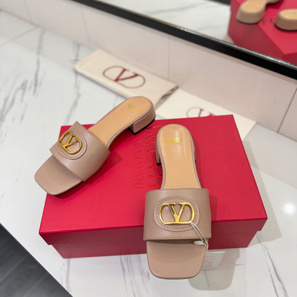 VALENTINO 26S SANDALS IN BEIGE SMOOTH CALFSKIN WITH GOLD HARDWARE