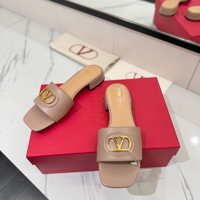 VALENTINO 26S SANDALS IN BEIGE SMOOTH CALFSKIN WITH GOLD HARDWARE