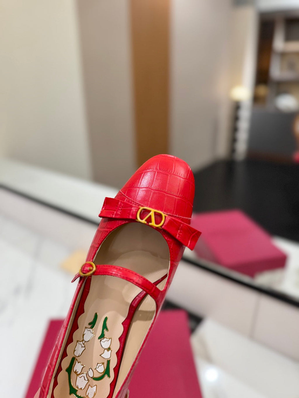 VLTN VLOGO SIGNATURE ROUND-TOE HEELS 25S IN RED LAMBSKIN SNAKE-EMBOSSED