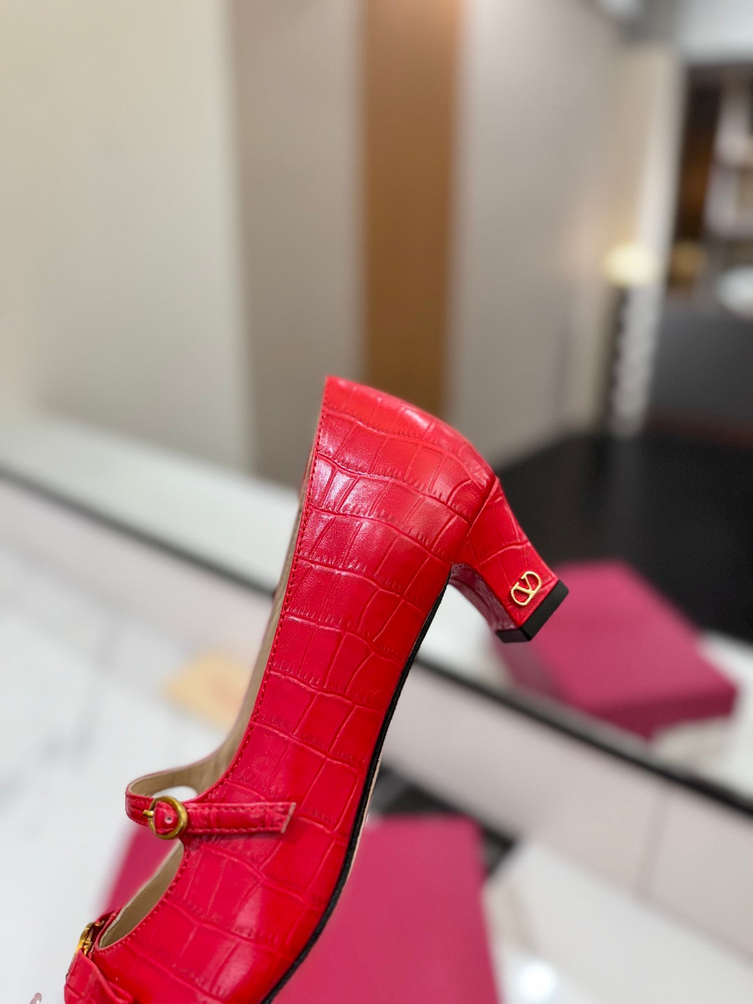 VLTN VLOGO SIGNATURE ROUND-TOE HEELS 25S IN RED LAMBSKIN SNAKE-EMBOSSED