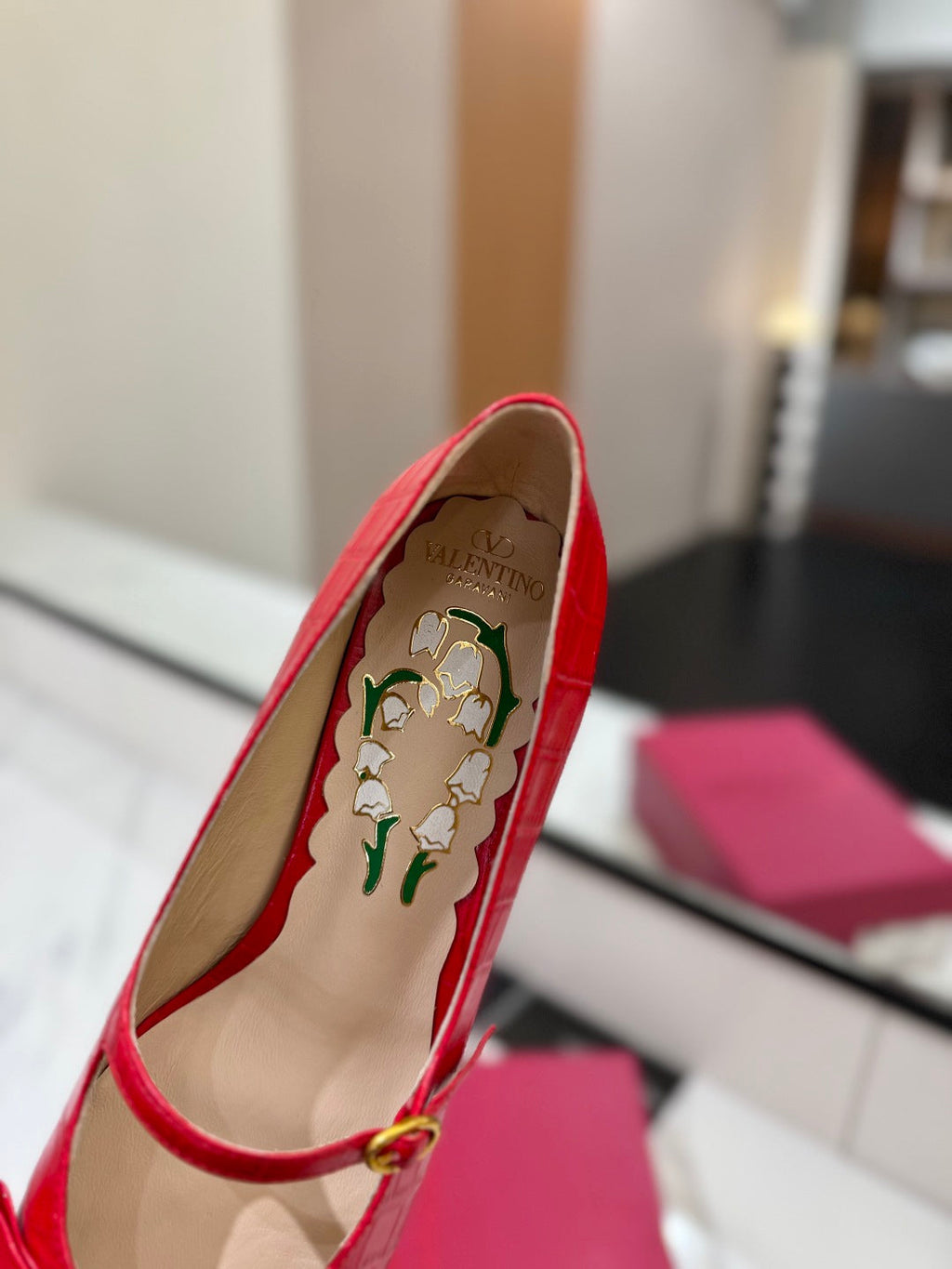 VLTN VLOGO SIGNATURE ROUND-TOE HEELS 25S IN RED LAMBSKIN SNAKE-EMBOSSED