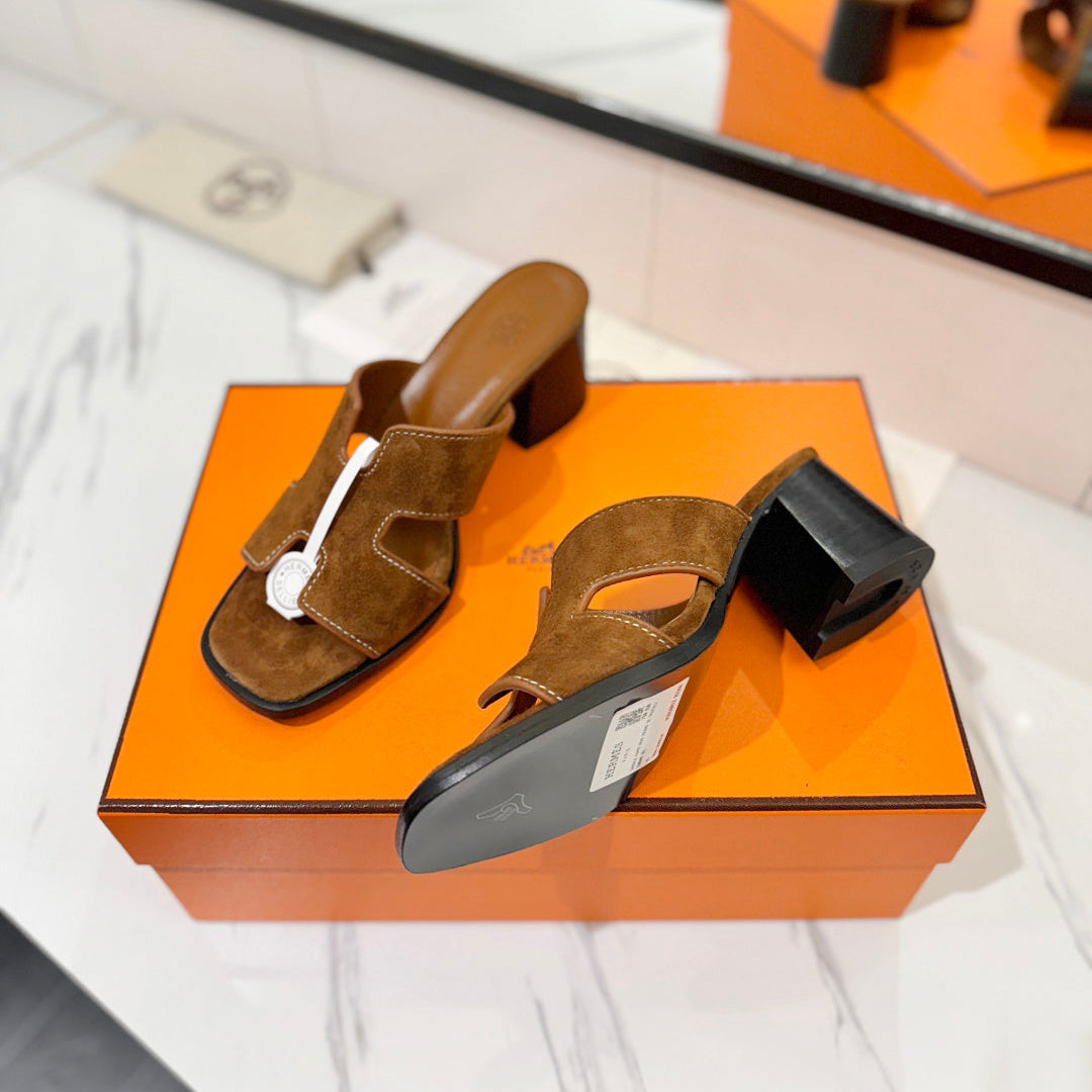 HM 26S HELIA SANDAL 70MM IN CARAMEL BROWN SUEDE