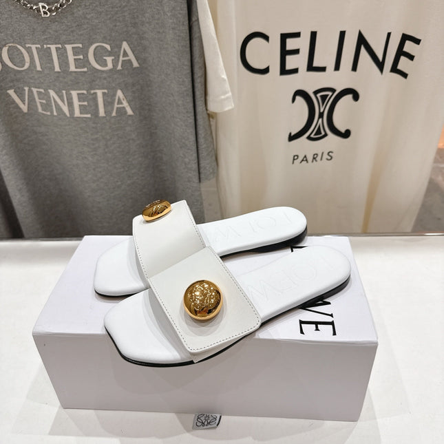 LOEWE 26S PEBBLE SLIDE IN WHITE CALFSKIN GOLD HARDWARE