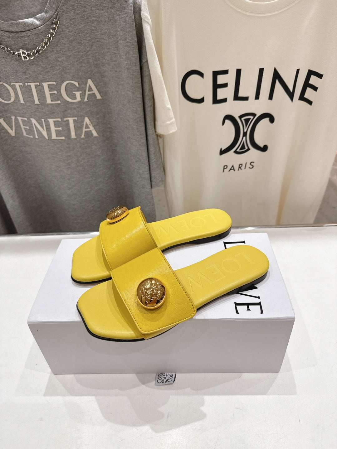 LOEWE 26S PEBBLE SLIDE IN YELLOW CALFSKIN GOLD HARDWARE