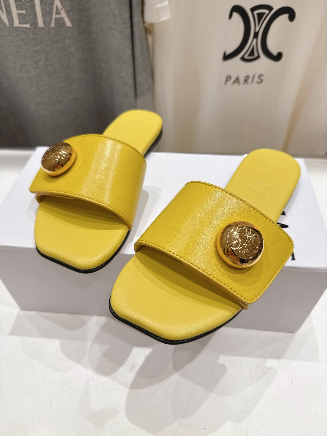 LOEWE 26S PEBBLE SLIDE IN YELLOW CALFSKIN GOLD HARDWARE