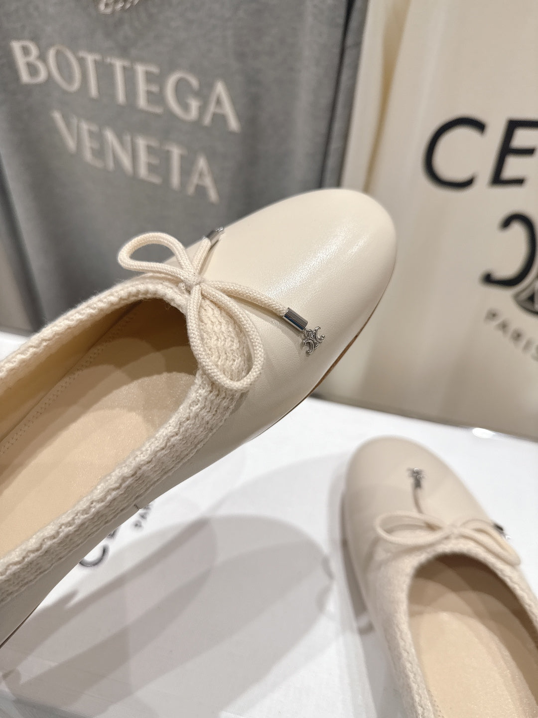 CELINE 26S BALLET FLATS IN CREAM WHITE CALFSKIN WITH BOW