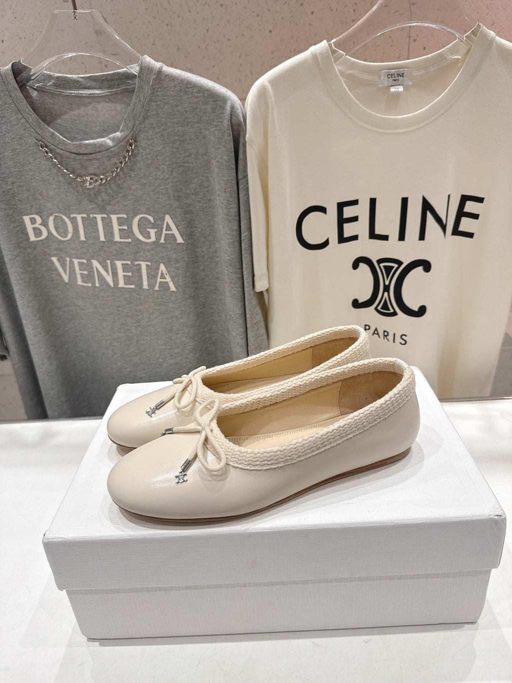 CELINE 26S BALLET FLATS IN CREAM WHITE CALFSKIN WITH BOW