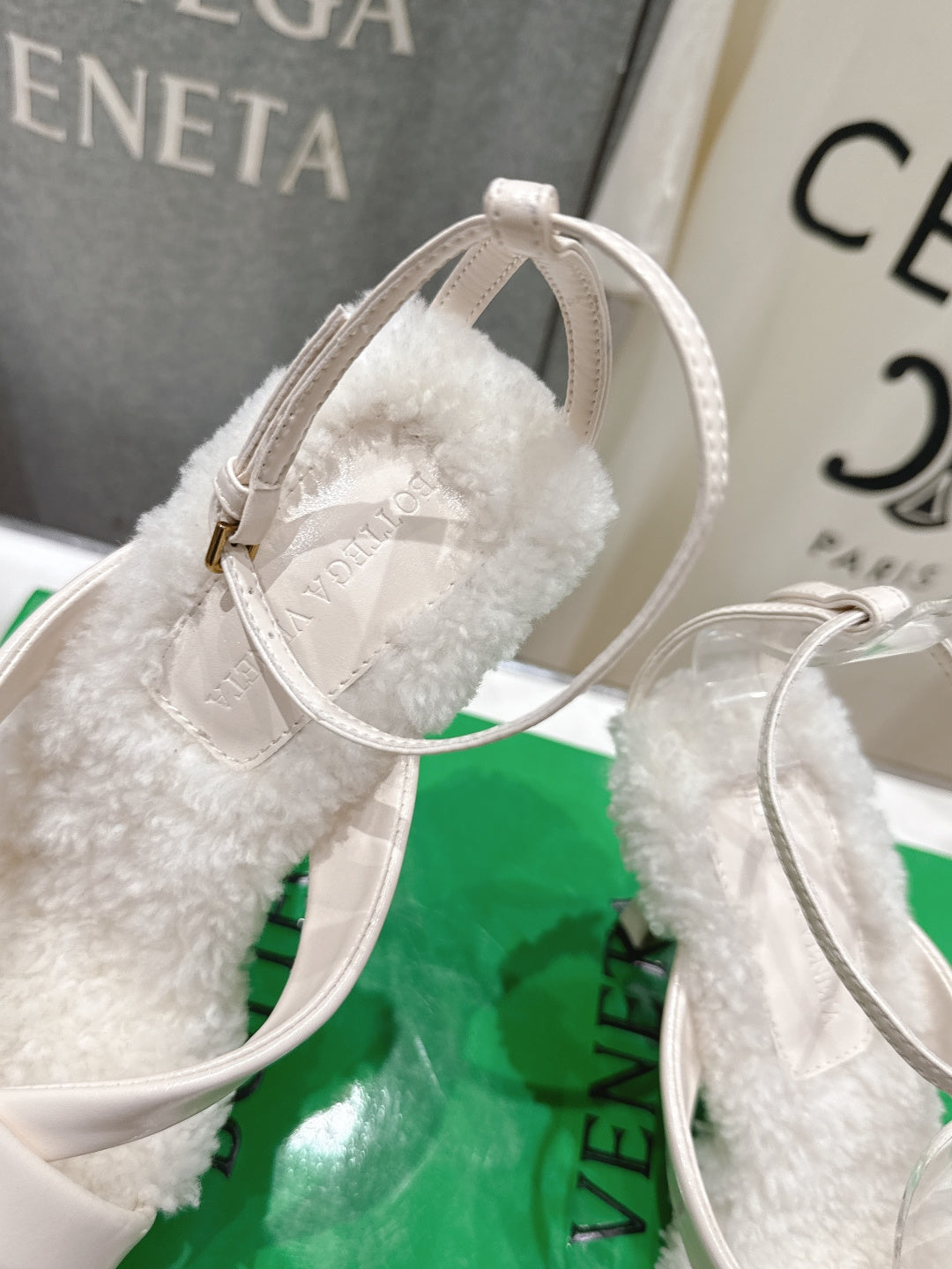 BOTTEGA VENETA 26S HIGH-HEEL SANDALS IN OFF WHITE LAMBSKIN AND SHEARLING