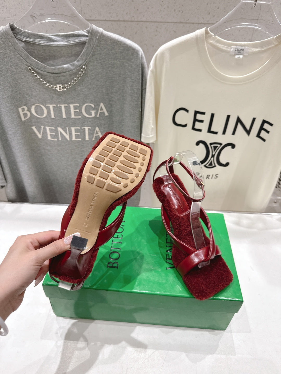 BOTTEGA VENETA 26S HIGH-HEEL SANDALS IN RED LAMBSKIN AND SHEARLING