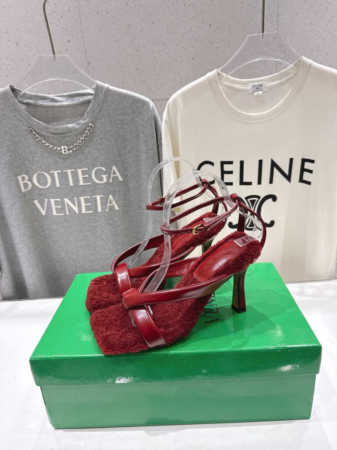 BOTTEGA VENETA 26S HIGH-HEEL SANDALS IN RED LAMBSKIN AND SHEARLING