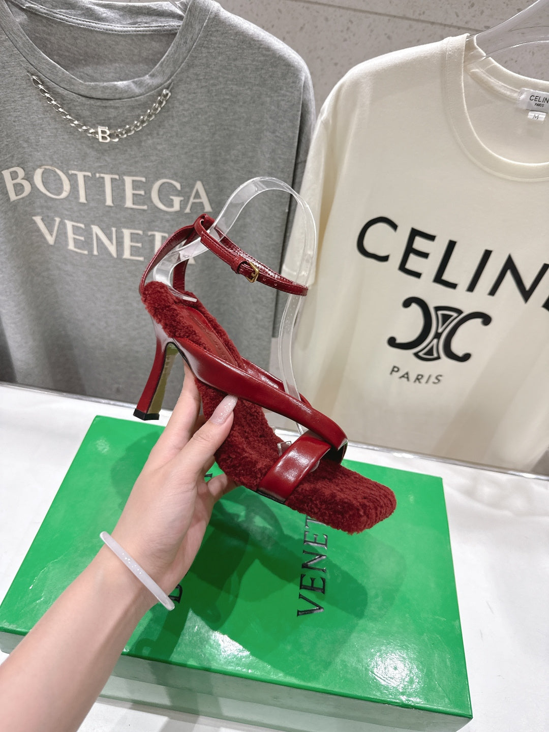 BOTTEGA VENETA 26S HIGH-HEEL SANDALS IN RED LAMBSKIN AND SHEARLING